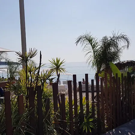 T2 Climatise A Proximite Immediate Des Plages De Les Pins Apartment